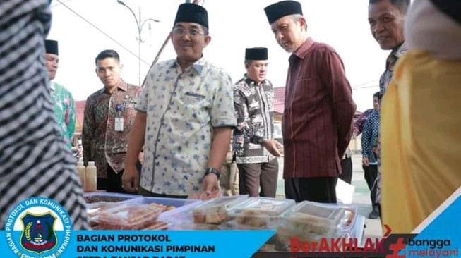 Anwar Sadat Tinjau Pasar Bedug Ramadhan di Alun-alun Kota Kuala Tungkal